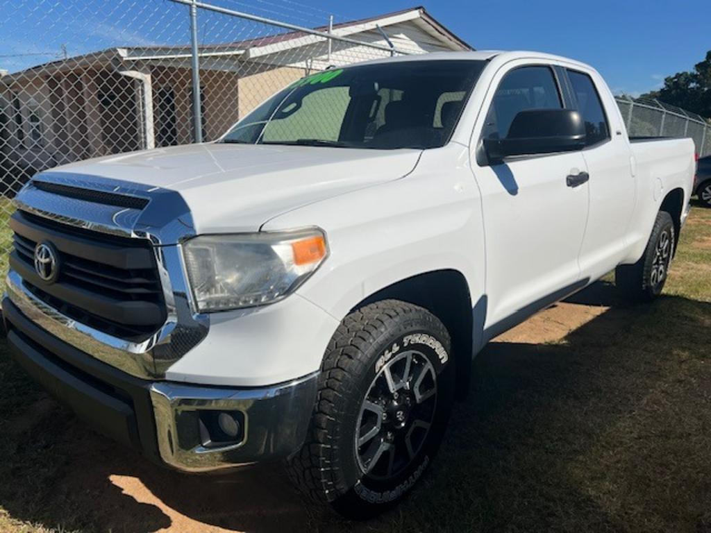 2015 Toyota Tundra SR's photo
